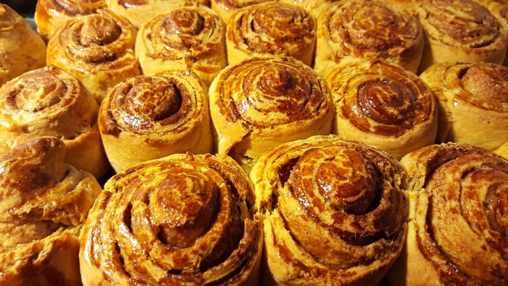 cinnamon-rolls-1079584_1280