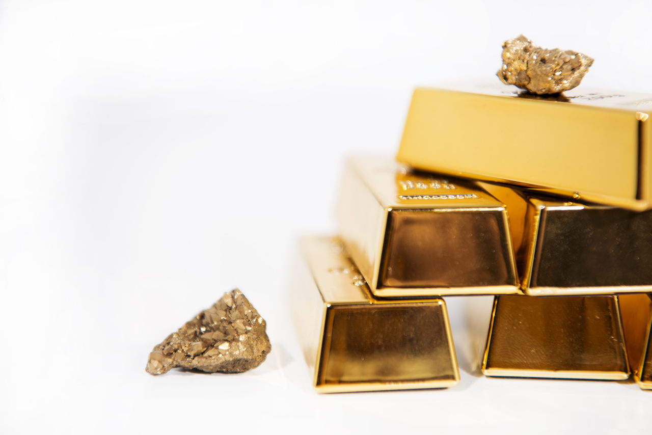 A gold nugget and a gold bar